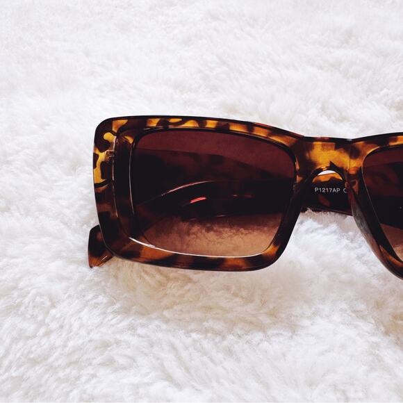 Lily Tortoise Brown Rectangular Sunglasses - Picture 2 of 10